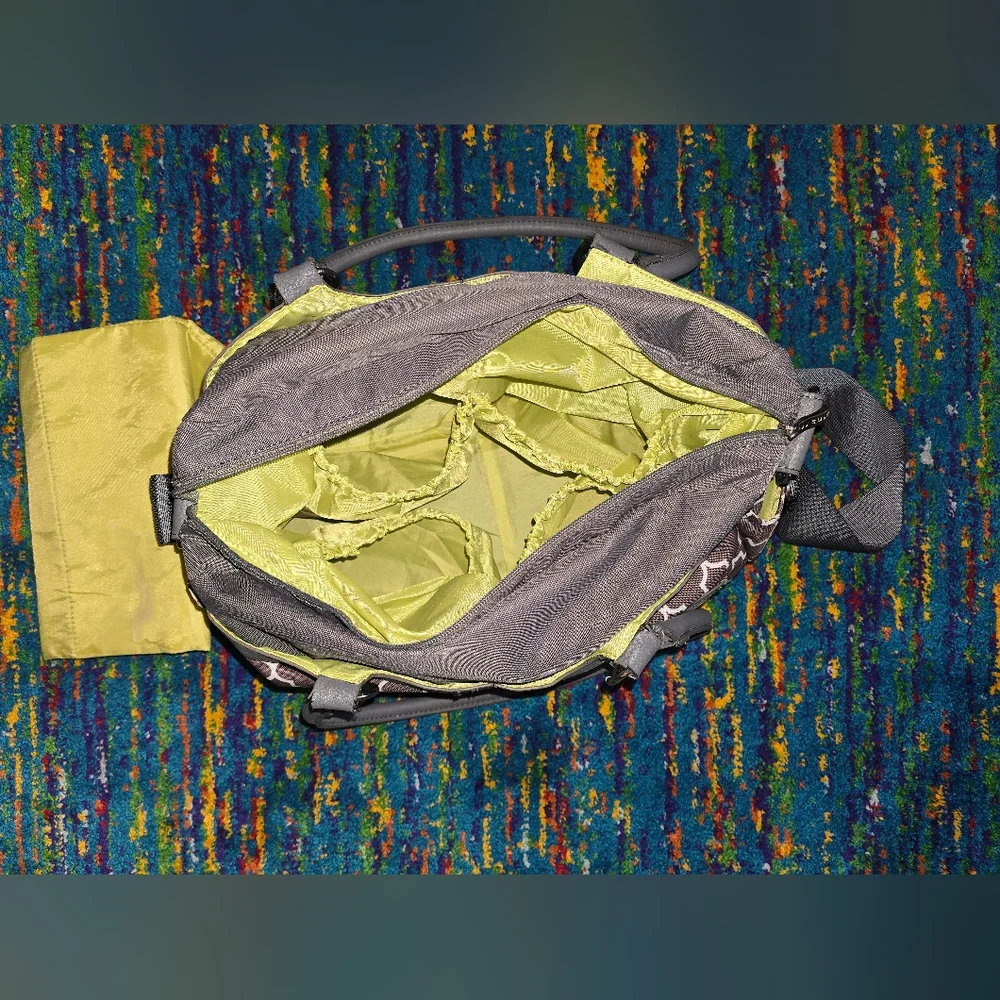 JJ COLE Grey geometric pattern diaper bag w/ changing‎ pad.